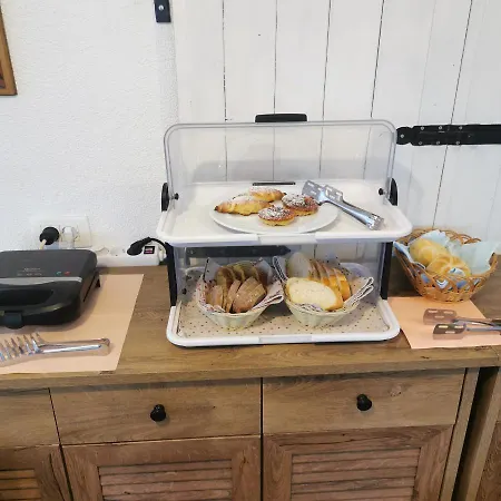 Bed and Breakfast Feral Ρόβινι